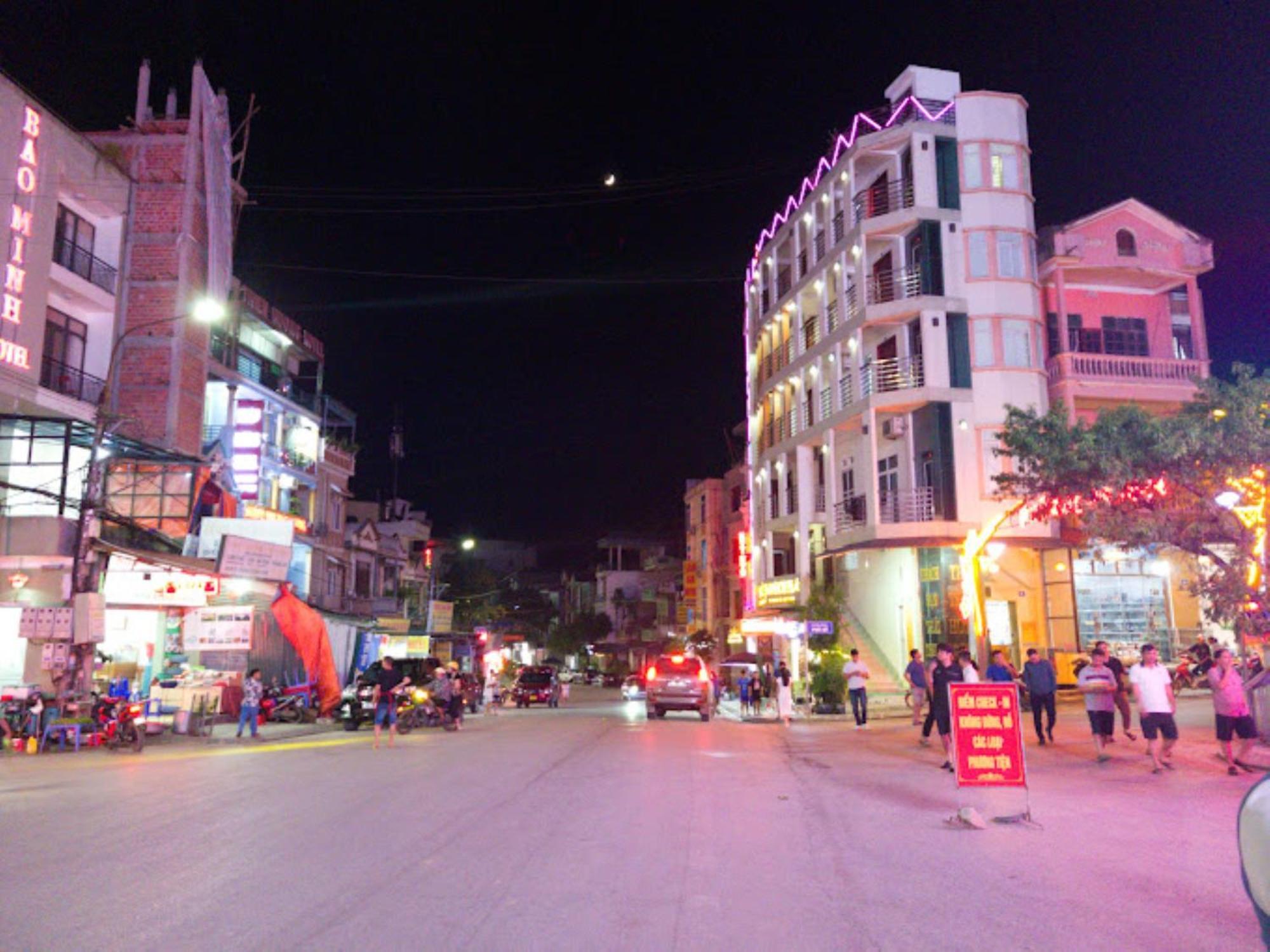 Thai Thinh Hotel Dong Van  Dış mekan fotoğraf